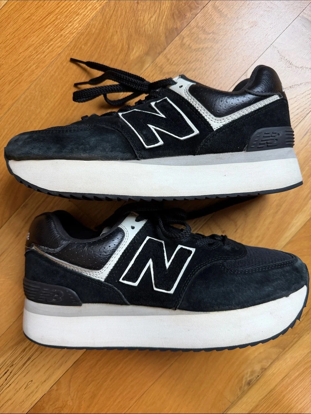 New Balance Womens 574 Blsck Suede Stacked Sneakers | W 9.5 US